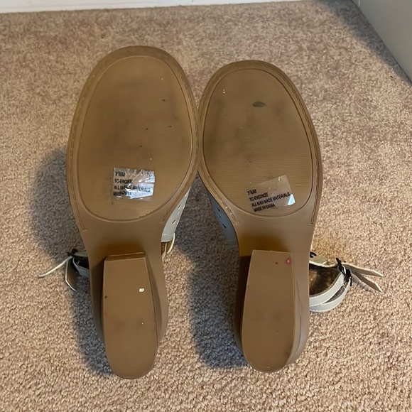 True Craft Woman’s Open-Toed Block Heel 3” Tan Sz 7.5 EUC - Picture 8 of 8